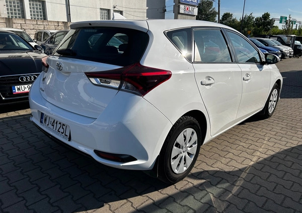 Toyota Auris cena 41900 przebieg: 192000, rok produkcji 2018 z Warszawa małe 121